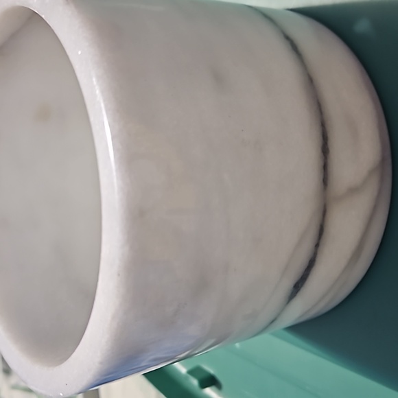 Vintage Elegant  Round White Marble Home Accent Size 4 X 4.5 INCHES Wine Plant - Picture 4 of 6